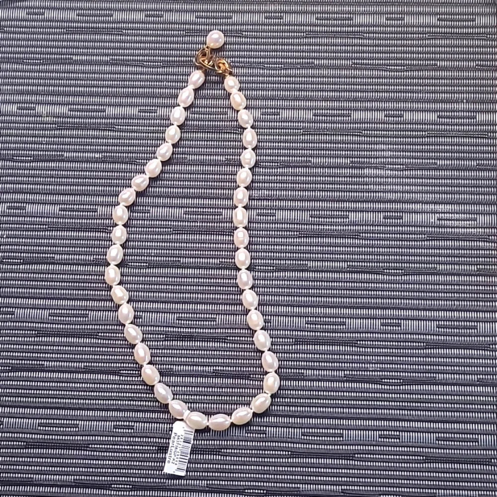 18" pearlustre Necklace - Picture 2 of 8